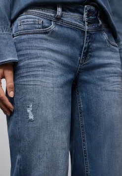 Jeans look destroy