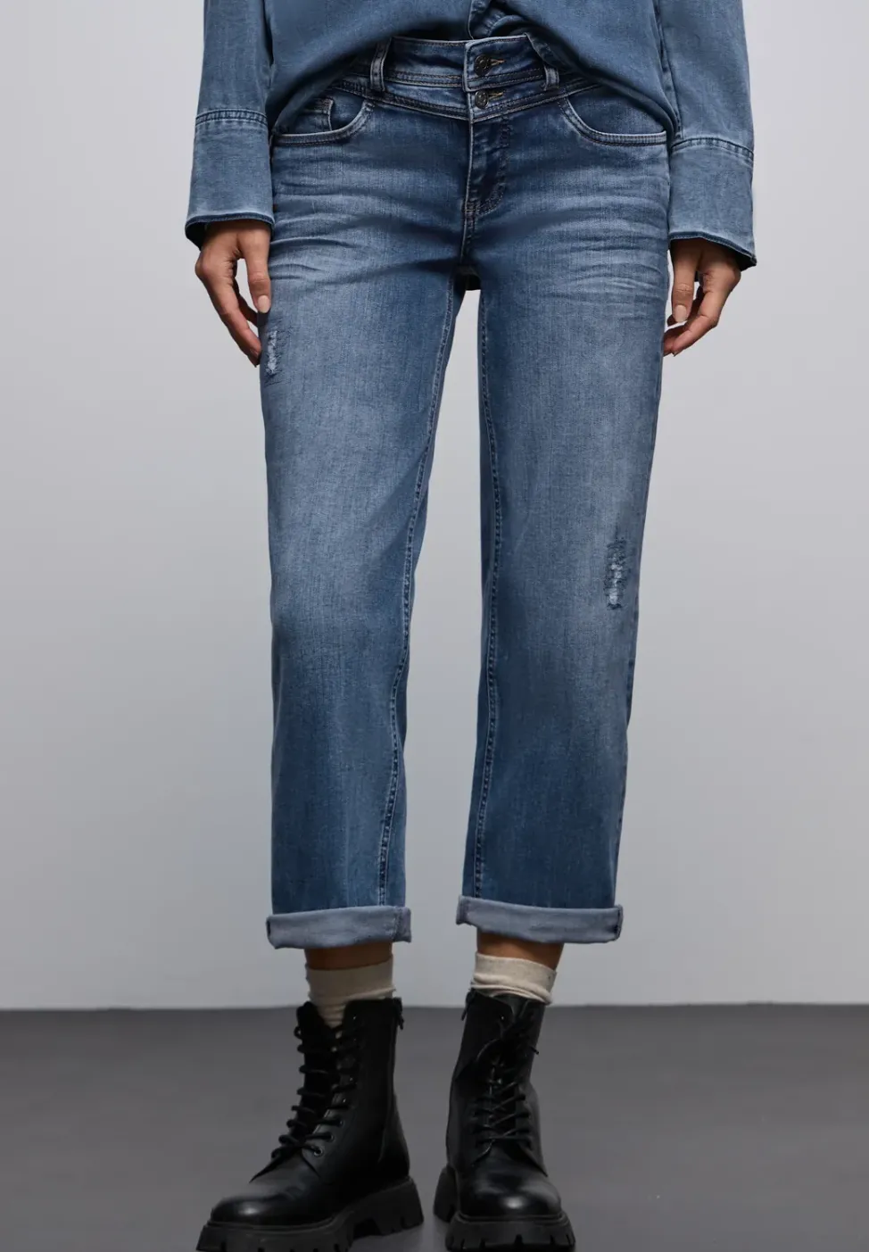 Jeans look destroy