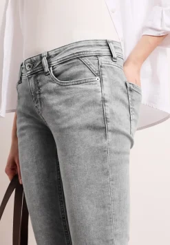 Jeans Low Waist Slim Leg en Casual Fit