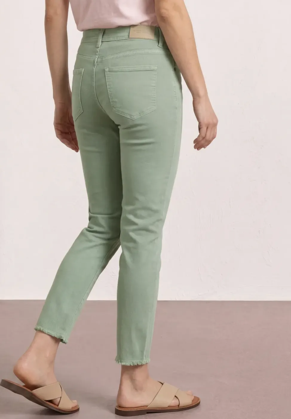 Jeans Straight Legs avec ourlet ouvert