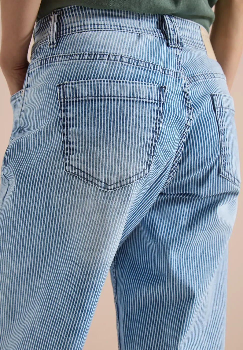 Jean taille haute à larges jambes et rayures