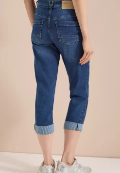 Jean taille mi-haute à coupe droite au style décontracté