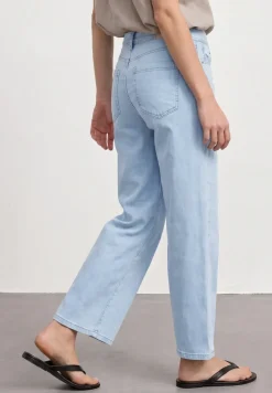 Jean taille moyenne à jambes larges, coupe loose