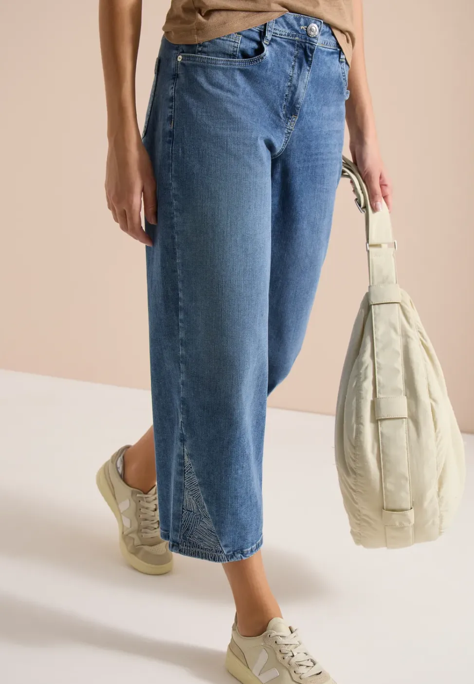 Jean wide leg taille haute à détails brodés