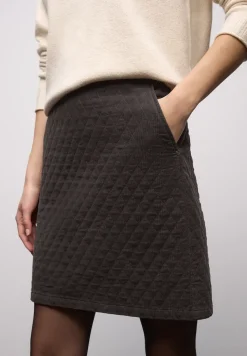 Jupe avec motif piqué