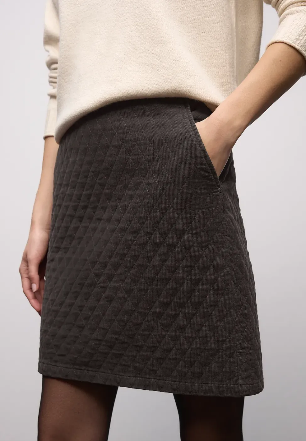 Jupe avec motif piqué