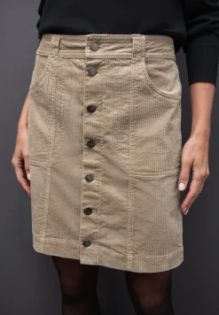 Jupe en velours côtelé avec patte de boutonnage