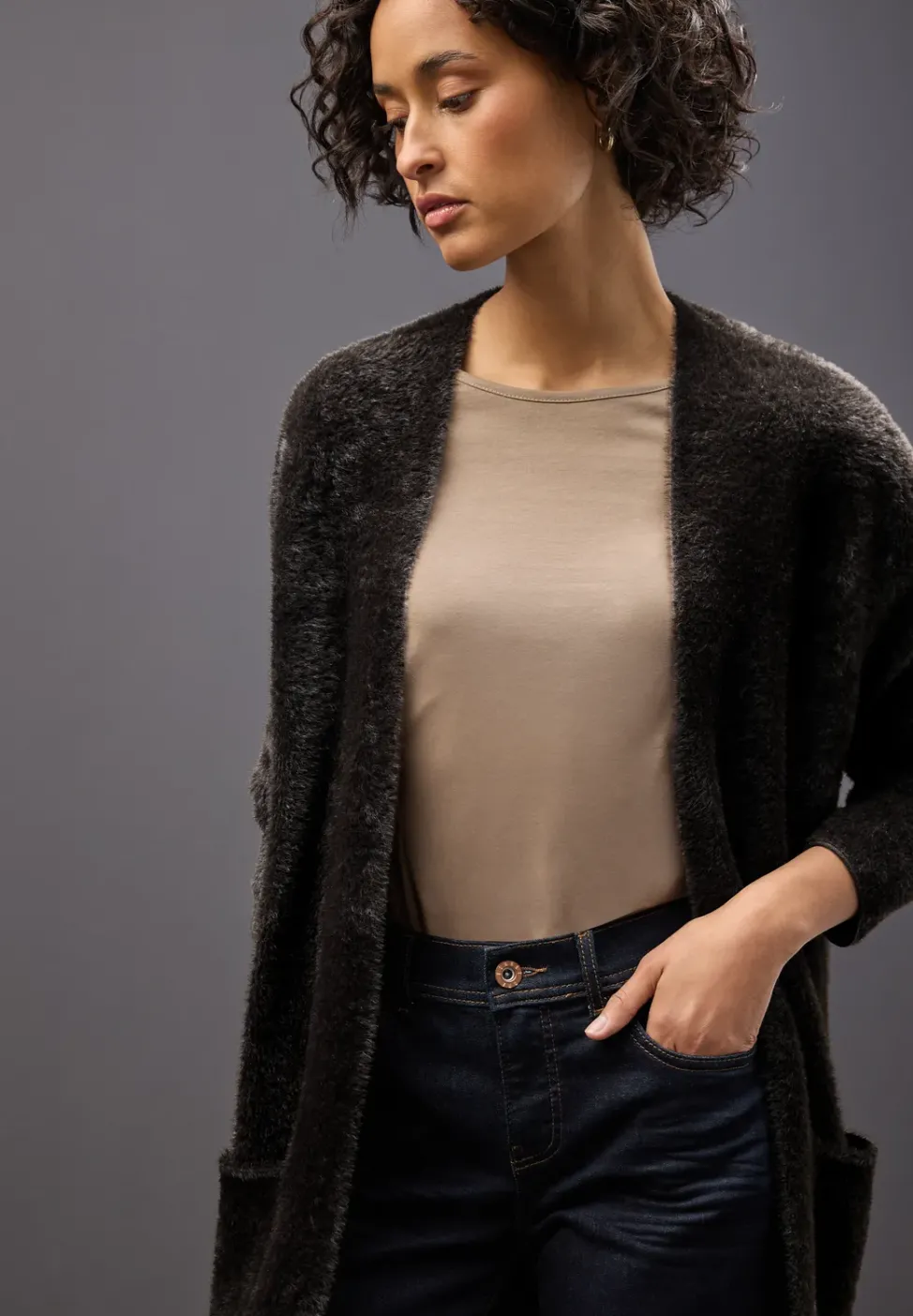Long cardigan en fil de plumes