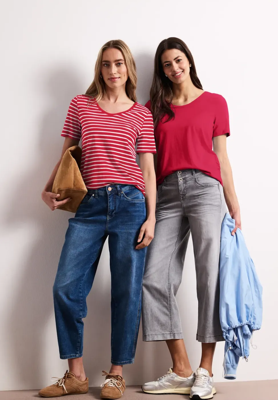 Lot de 2 T-shirts avec encolures arrondies en V