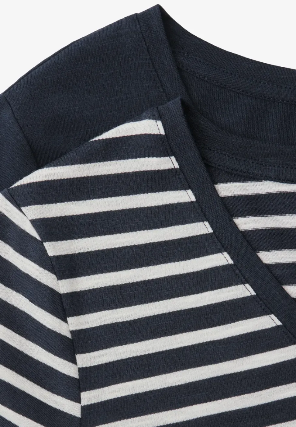 Lot de 2 T-shirts avec encolures arrondies en V