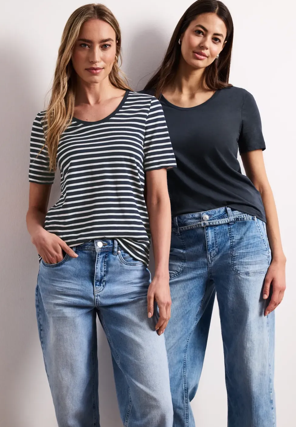 Lot de 2 T-shirts avec encolures arrondies en V