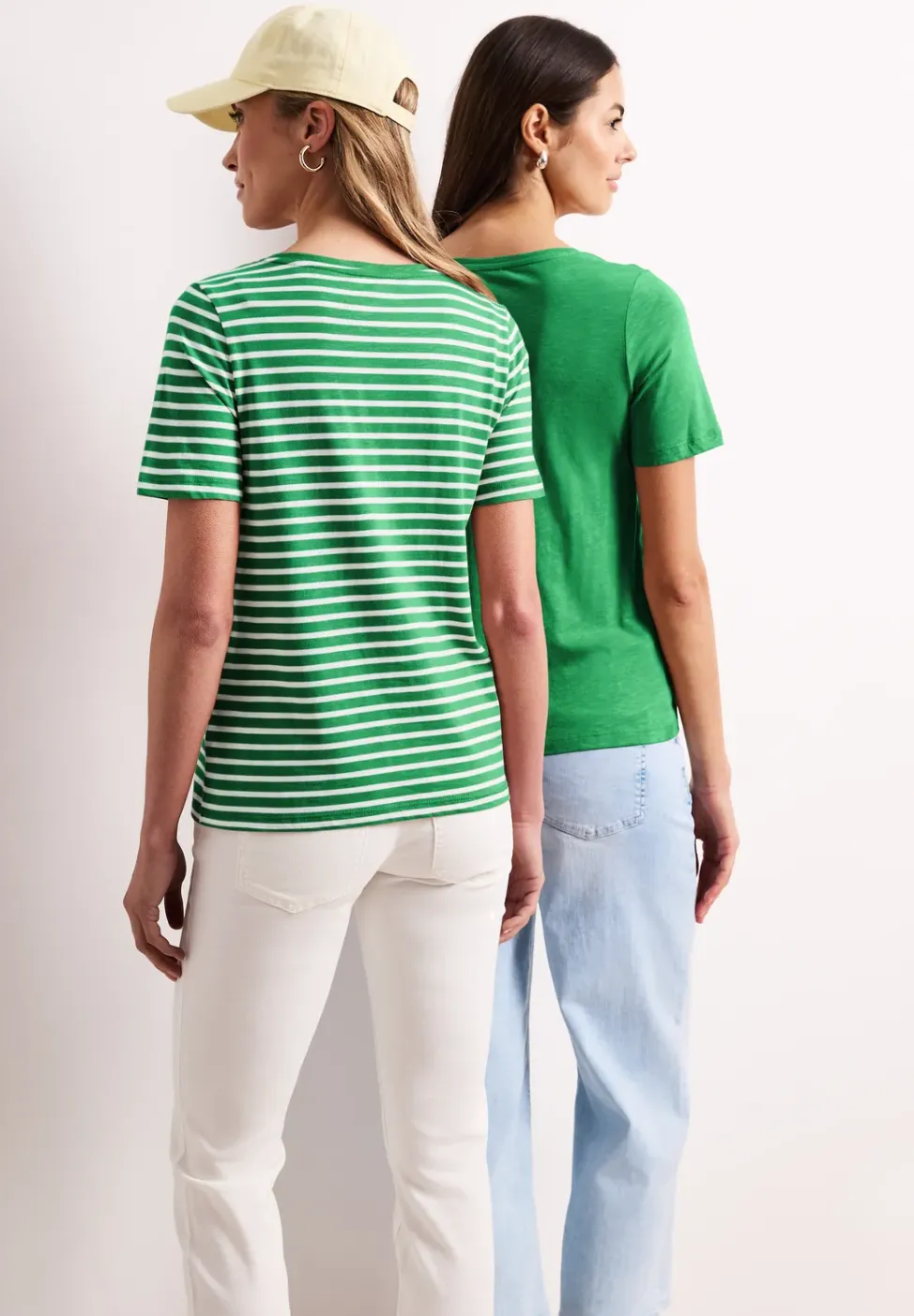Lot de 2 T-shirts avec encolures arrondies en V