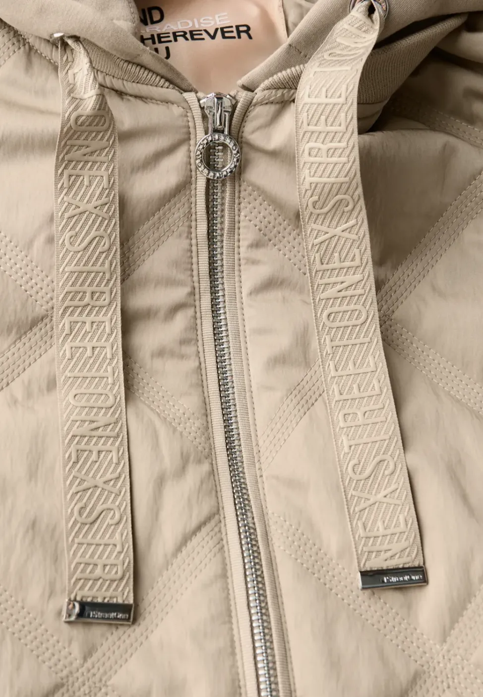 Manteau matelassé avec capuche