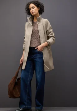 Manteau avec détails en tricot
