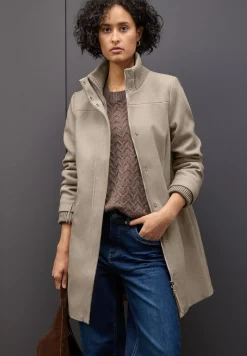 Manteau avec détails en tricot