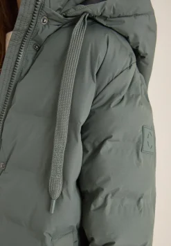 Manteau avec matelassage sans coutures