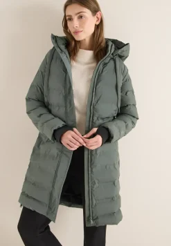 Manteau avec matelassage sans coutures