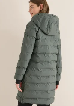 Manteau avec matelassage sans coutures