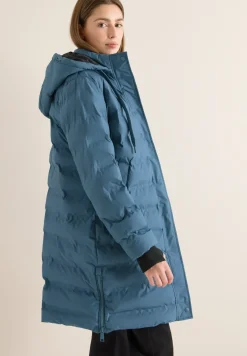 Manteau avec matelassage sans coutures