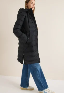 Manteau avec matelassage sans coutures
