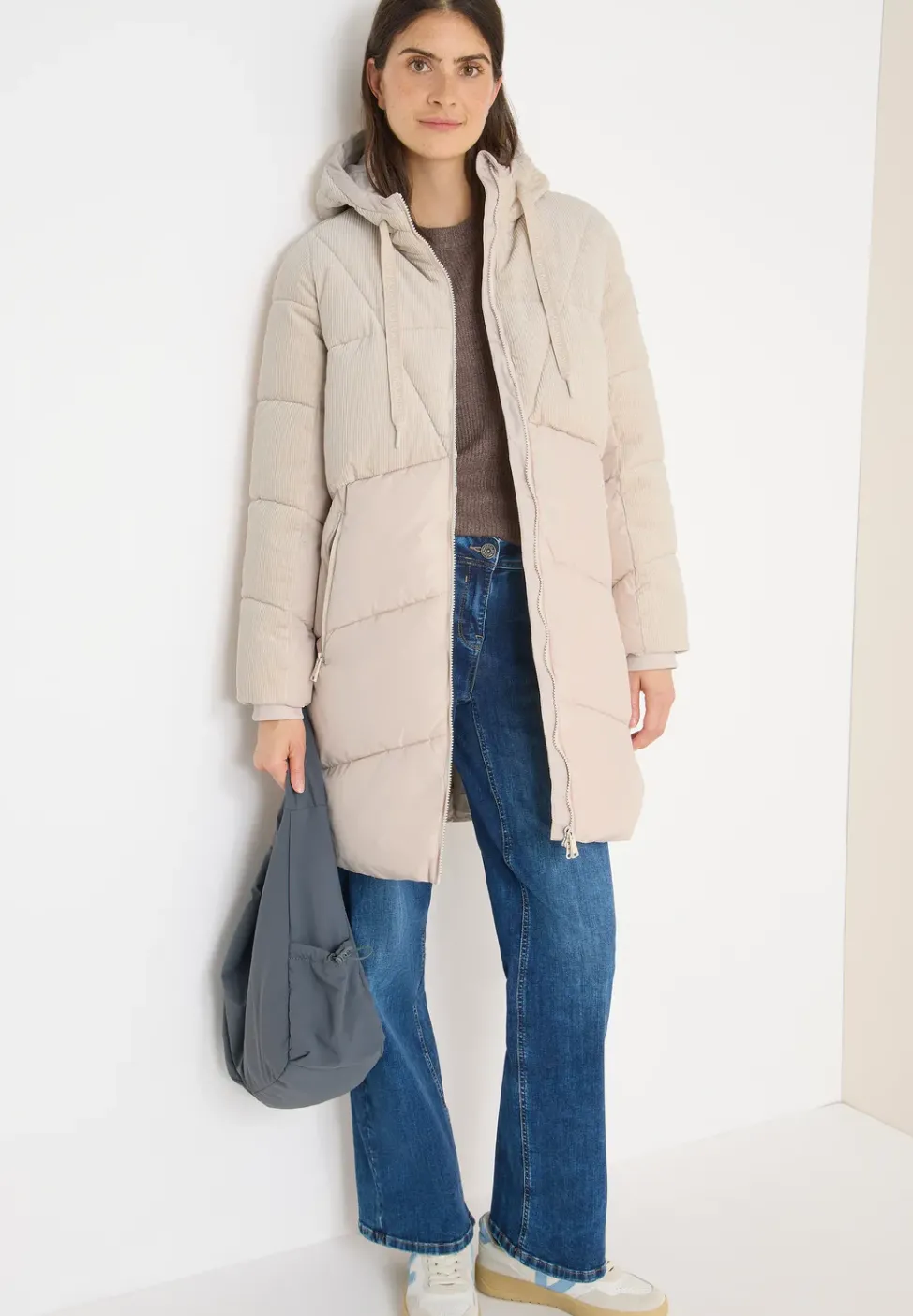 Manteau bouffant avec mélange de velours côtelé