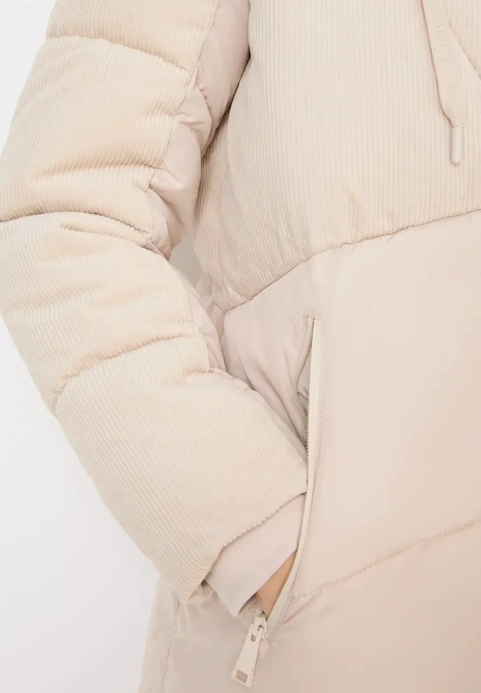 Manteau bouffant avec mélange de velours côtelé