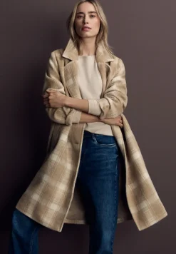 Manteau à carreaux à revers