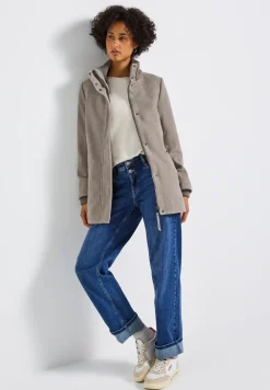 Manteau court avec détails en tricot