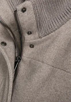 Manteau court avec détails en tricot