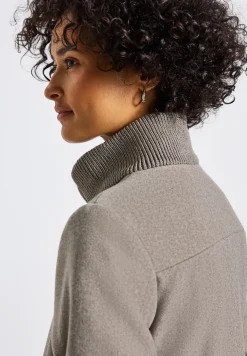 Manteau court avec détails en tricot