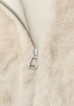 Manteau en fausse fourrure avec capuche