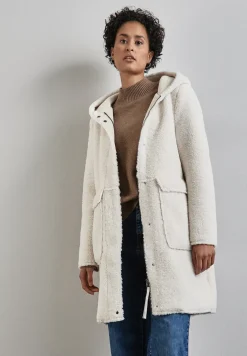 Manteau en peluche avec capuche