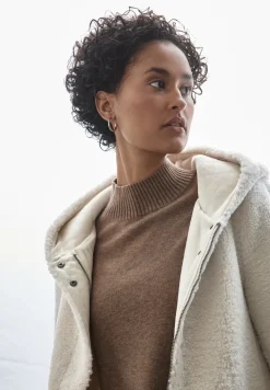 Manteau en peluche avec capuche