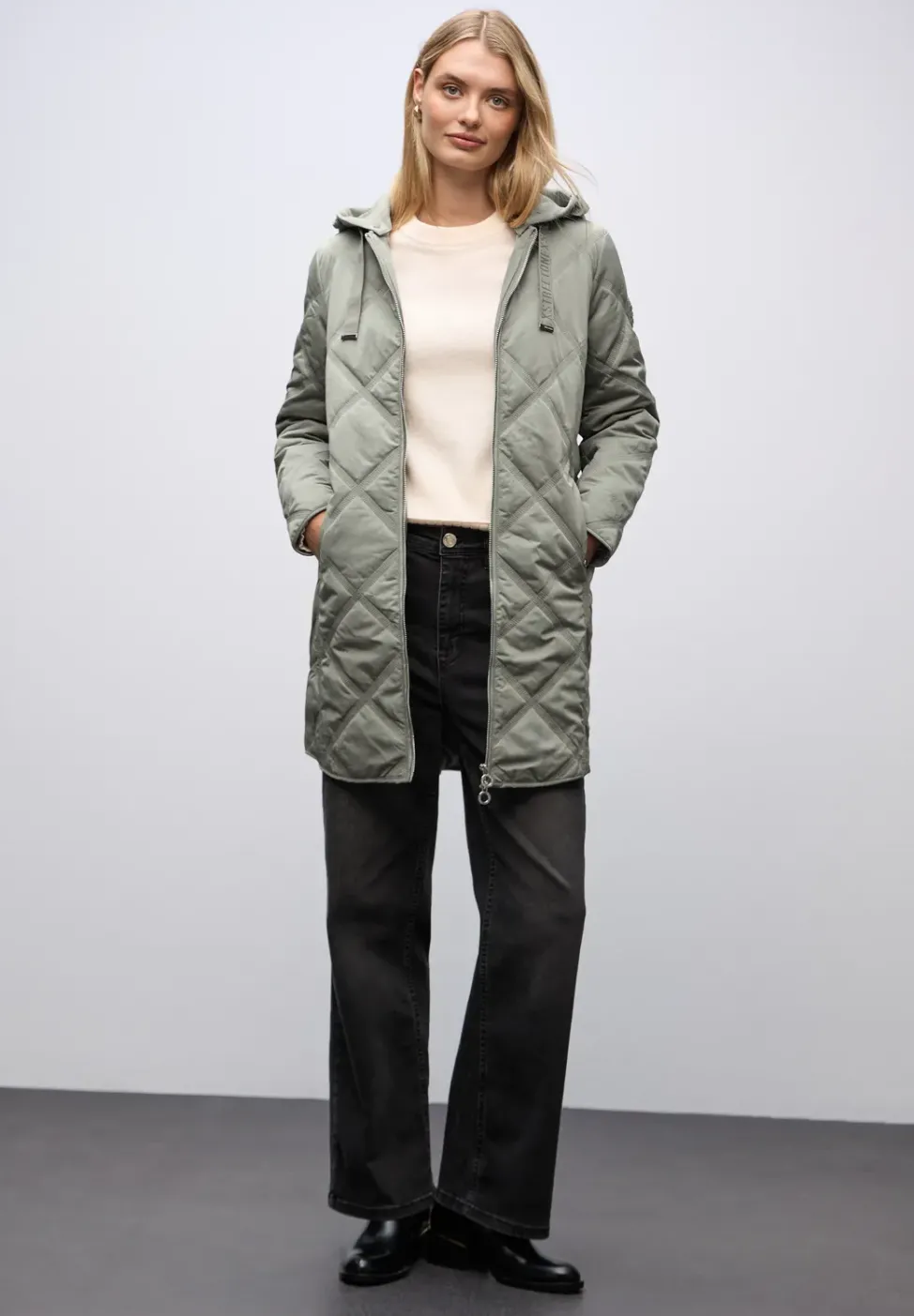 Manteau matelassé avec capuche