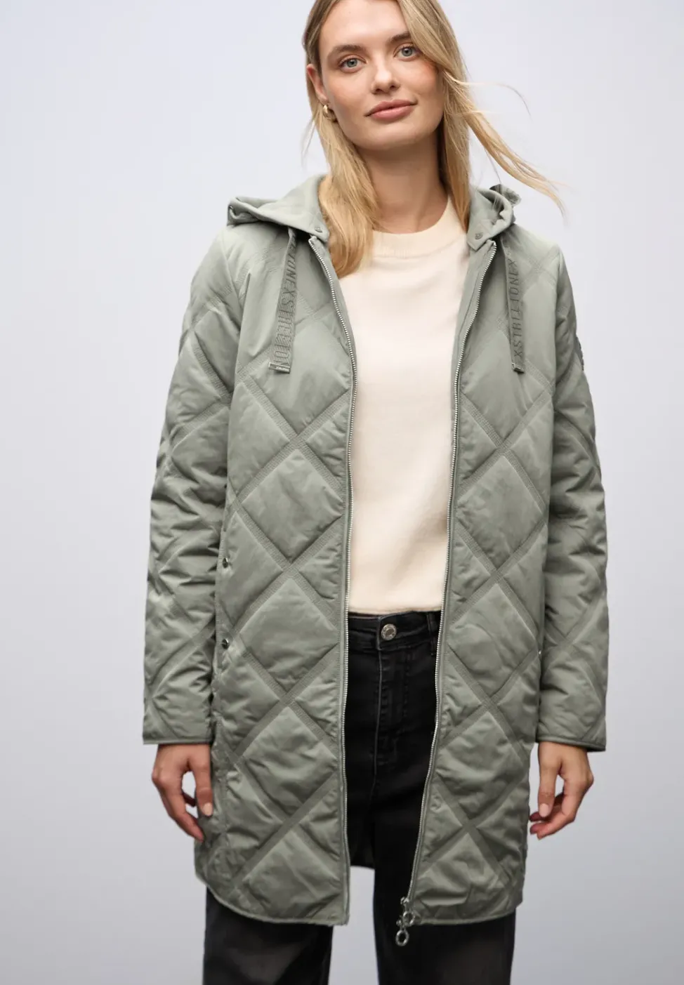 Manteau matelassé avec capuche