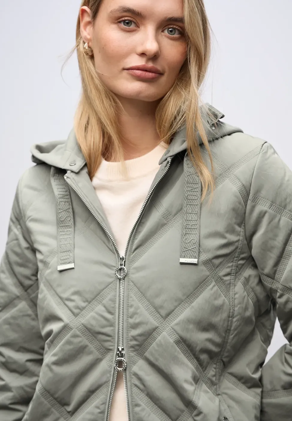 Manteau matelassé avec capuche