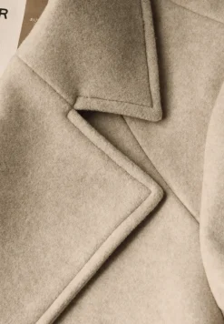 Manteau à revers