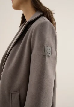 Manteau à revers aspect laine