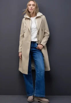 Manteau à revers avec incrustation