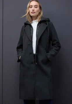 Manteau à revers avec incrustation