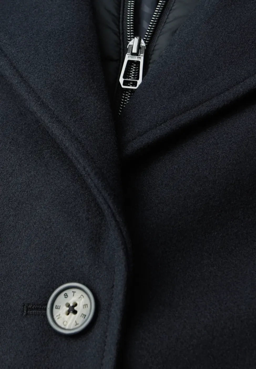 Manteau à revers avec incrustation