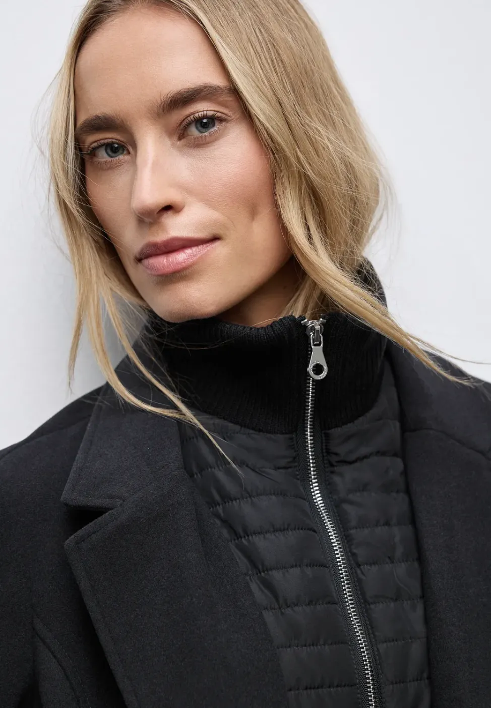 Manteau à revers avec incrustation