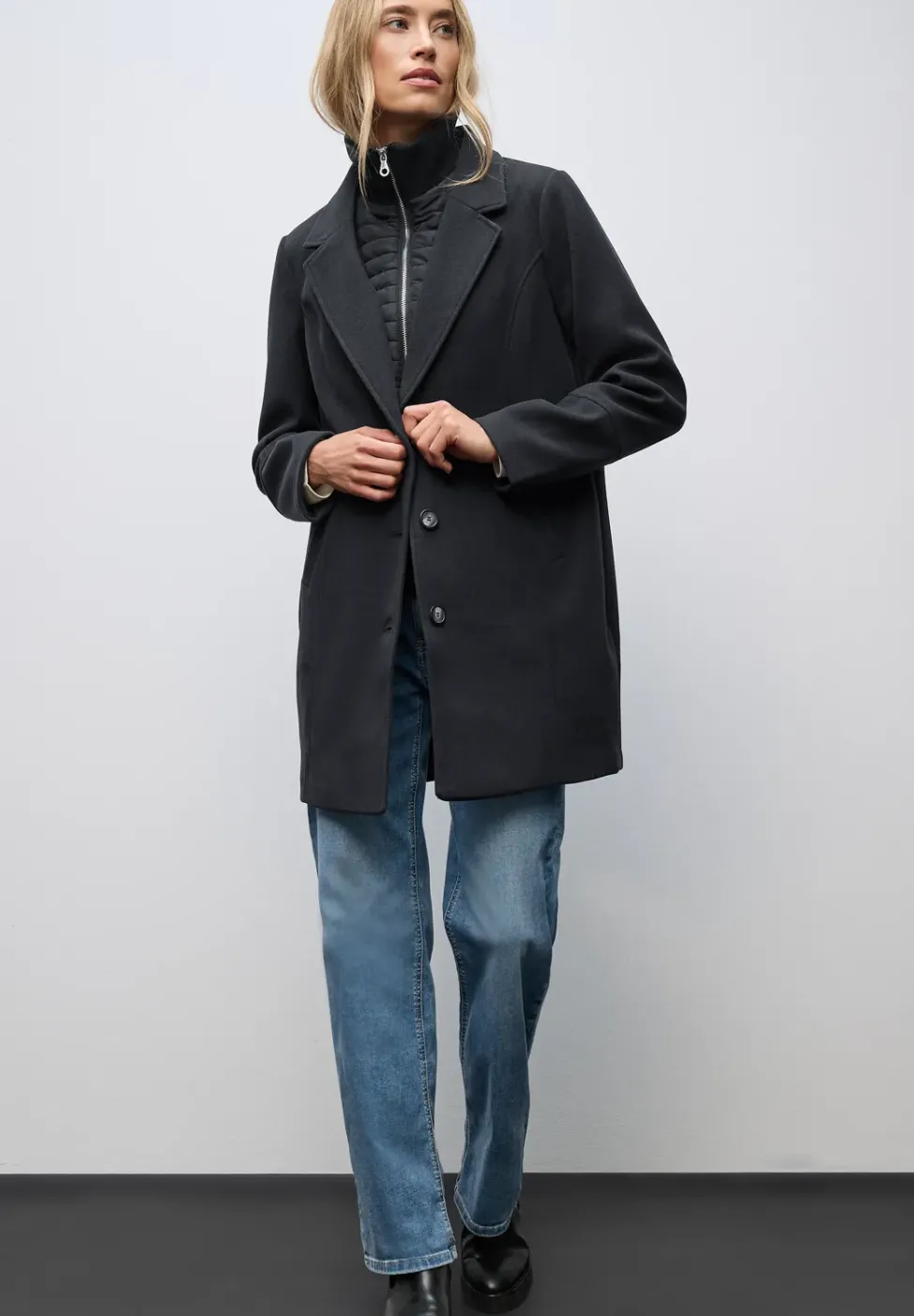 Manteau à revers avec incrustation