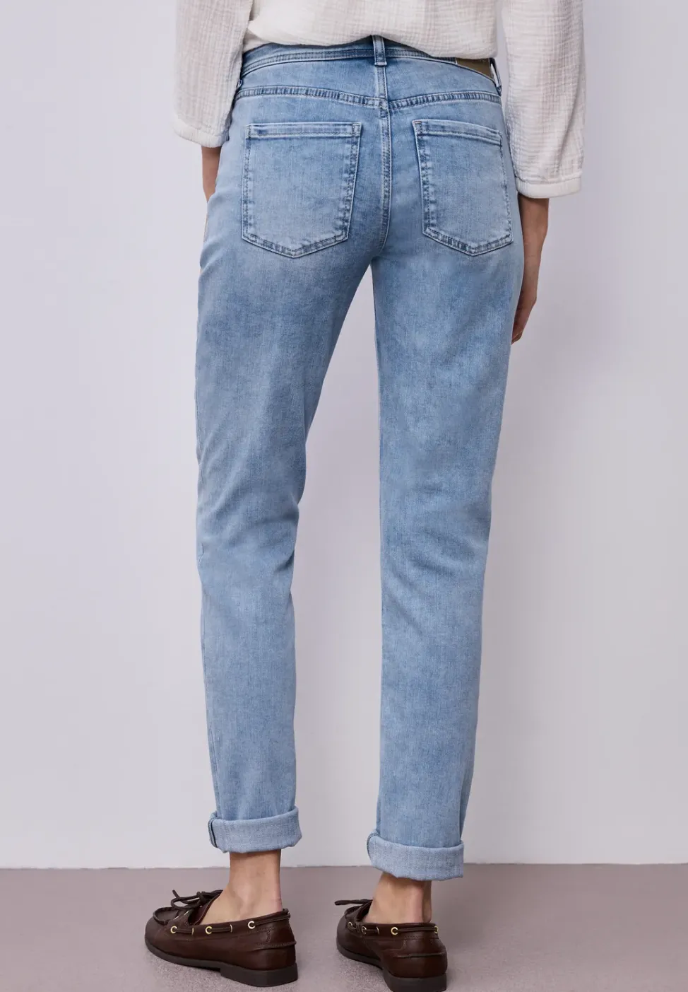 Mid Waist Slim Leg Jeans avec turn-up
