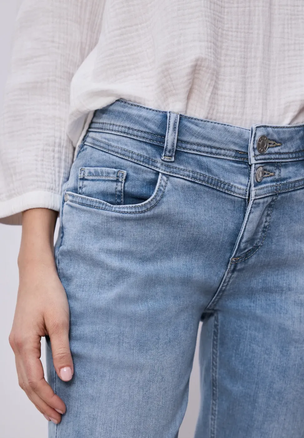 Mid Waist Slim Leg Jeans avec turn-up