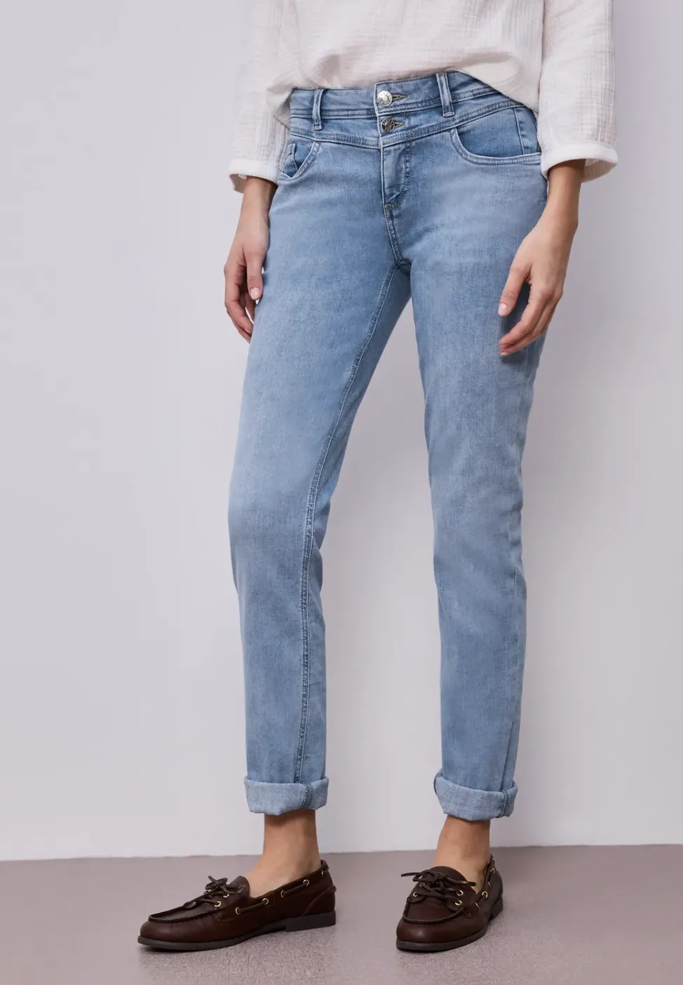 Mid Waist Slim Leg Jeans avec turn-up