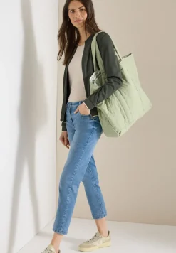Mid Waist Slim Leg Jeans dans un Casual Fit