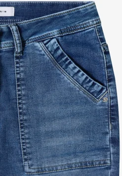 Mid Waist Slim Leg Jeans dans un Casual Fit