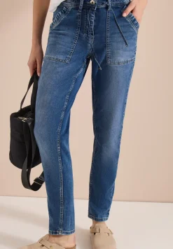 Mid Waist Slim Leg Jeans dans un Casual Fit