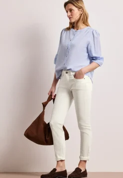 Mid Waist Slim Leg Jeans dans un Casual Fit
